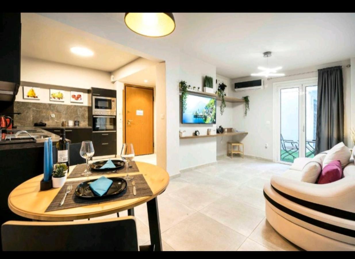 Romantic Jacuzzi Apartment Athene Buitenkant foto