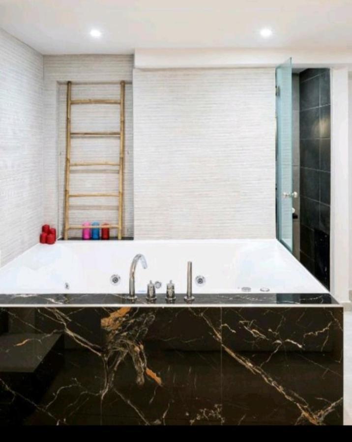 Romantic Jacuzzi Apartment Athene Buitenkant foto